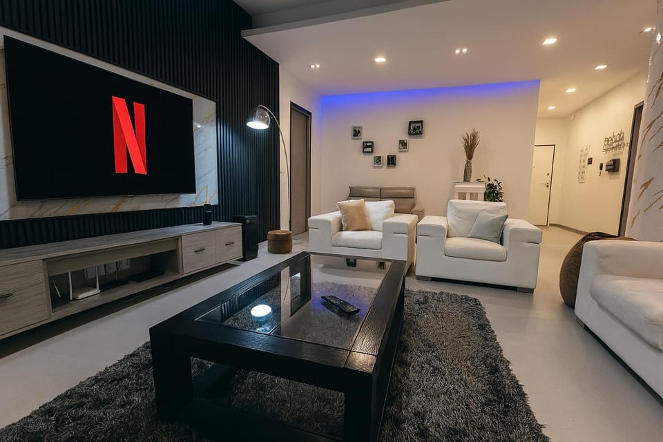 Communal lounge/ TV room, TV and multimedia, Living room, Seating area, Evening entertainment