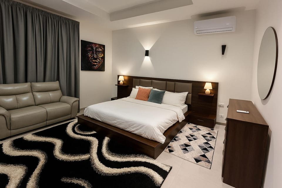 Bed, TV and multimedia, Photo of the whole room, Seating area, Bedroom, air conditioner