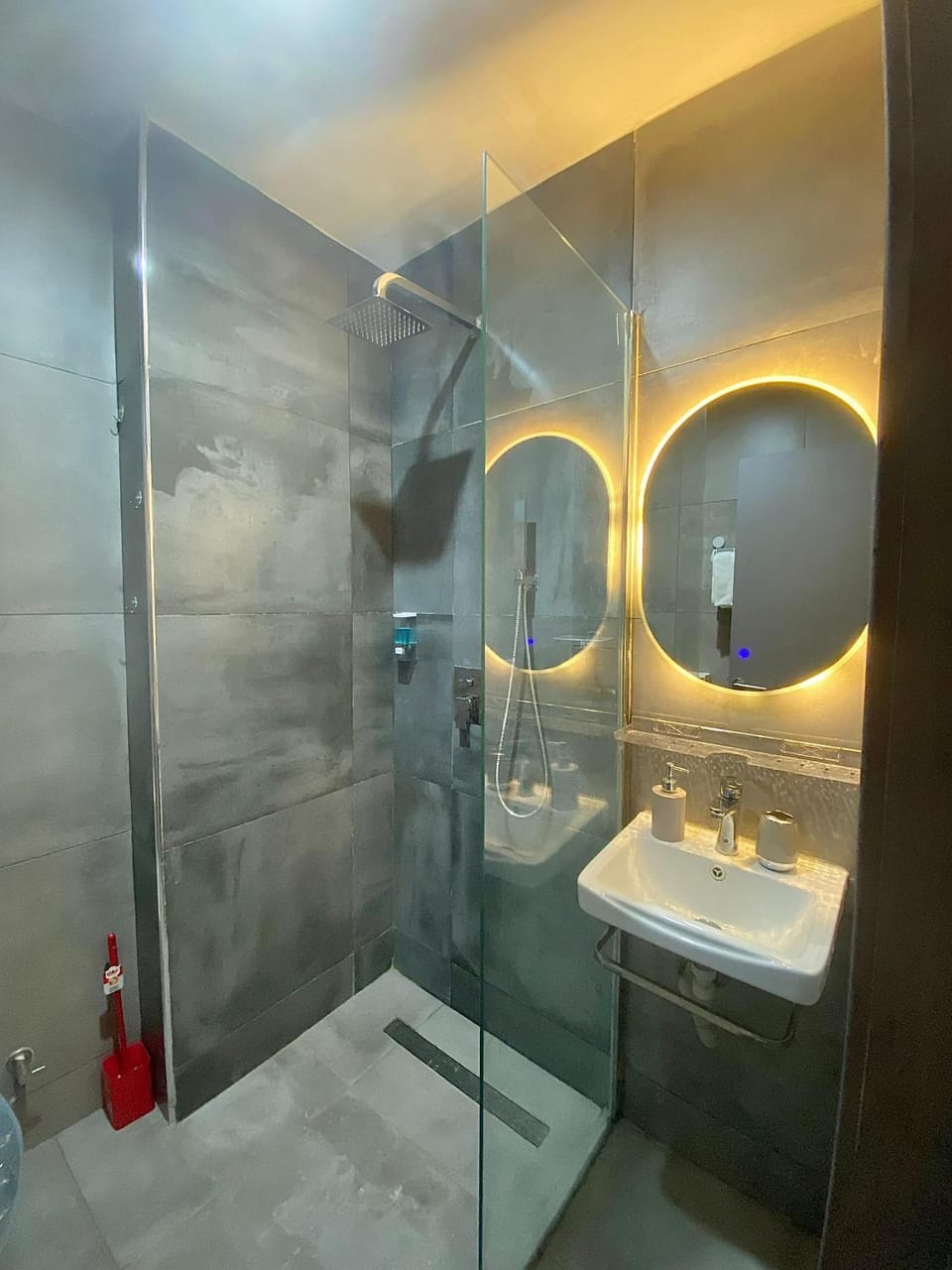 Bathroom, towels