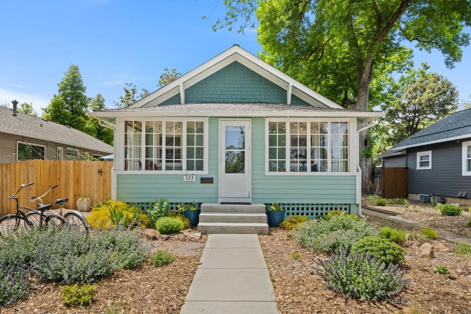Peterson Retreat - Hot Tub, Bikes, Old Town House in Fort Collins