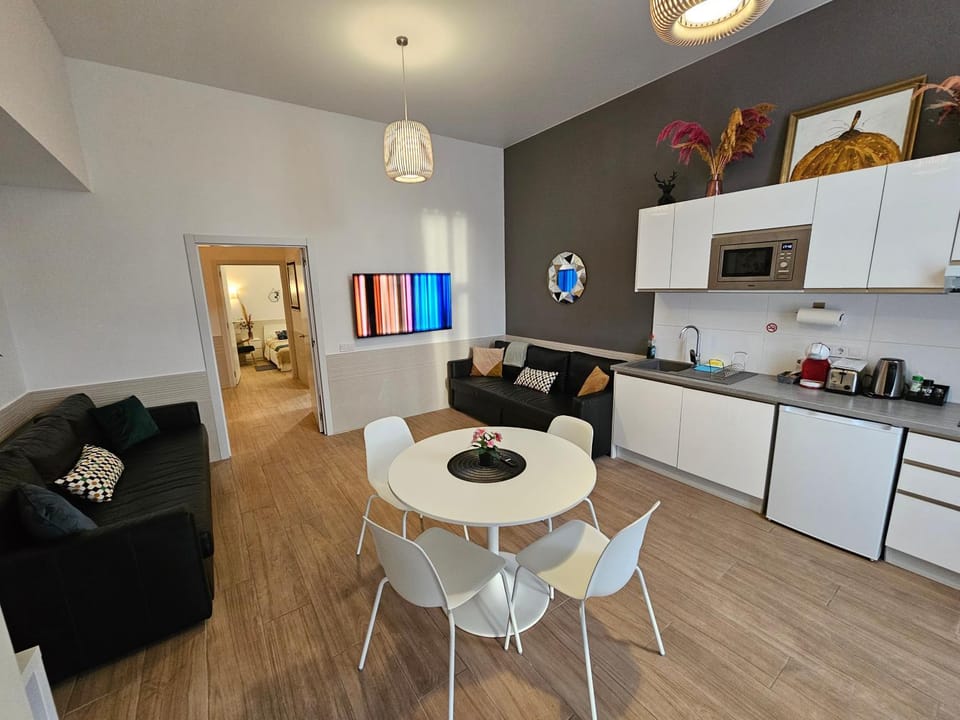 TV and multimedia, Kitchen or kitchenette, Living room, Dining area, minibar