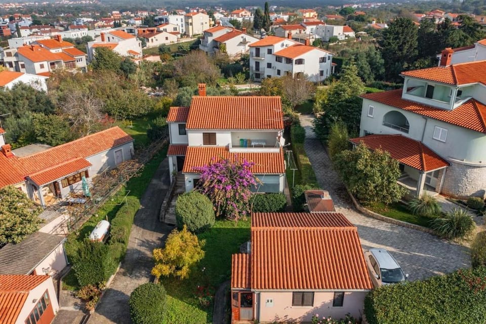 Property building, Day, Neighbourhood, Natural landscape, Bird's eye view, City view, Street view, Location