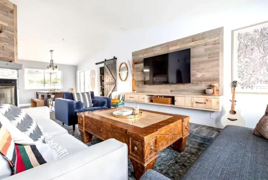 Sun Mesa Poolside Hideaway - Spa - Game Room - NEW House in Yucca Valley