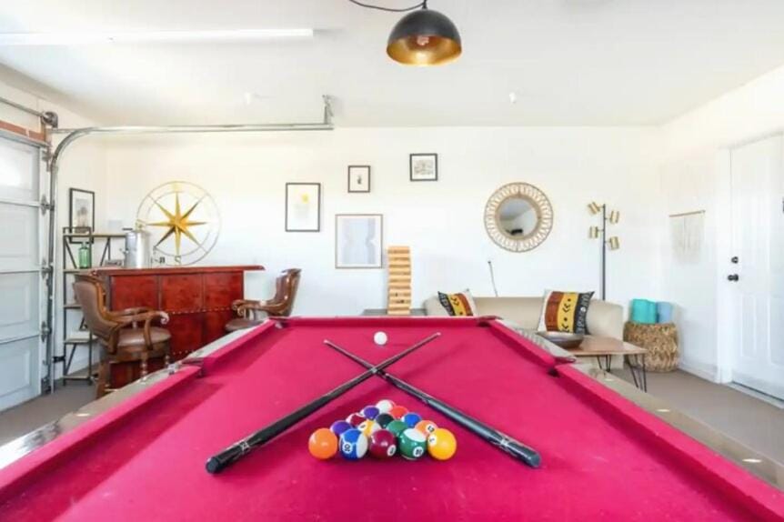 Sun Mesa Poolside Hideaway - Spa - Game Room - NEW House in Yucca Valley