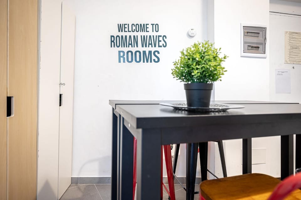 Roman Waves Room - 2 MIN Metro Marconi - 15 MIN Colosseo - A-C & WIFI Bed and Breakfast in Rome