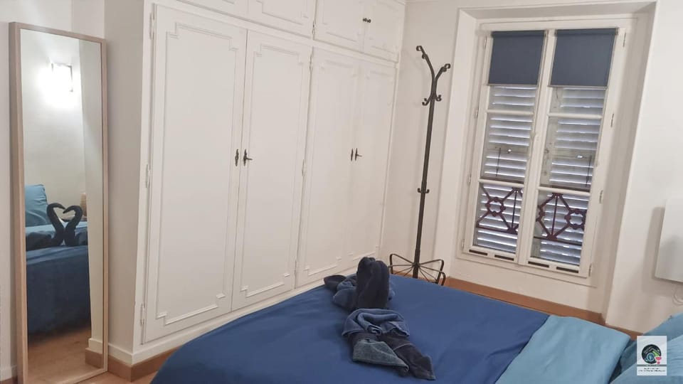 Bed, Bedroom, towels, wardrobe