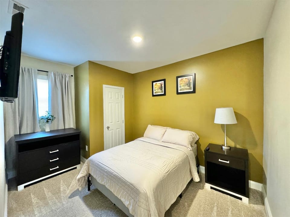 Home in Downtown Concord Apartment in Concord