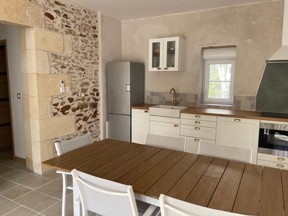 Kitchen or kitchenette, Dining area, dishwasher, stove