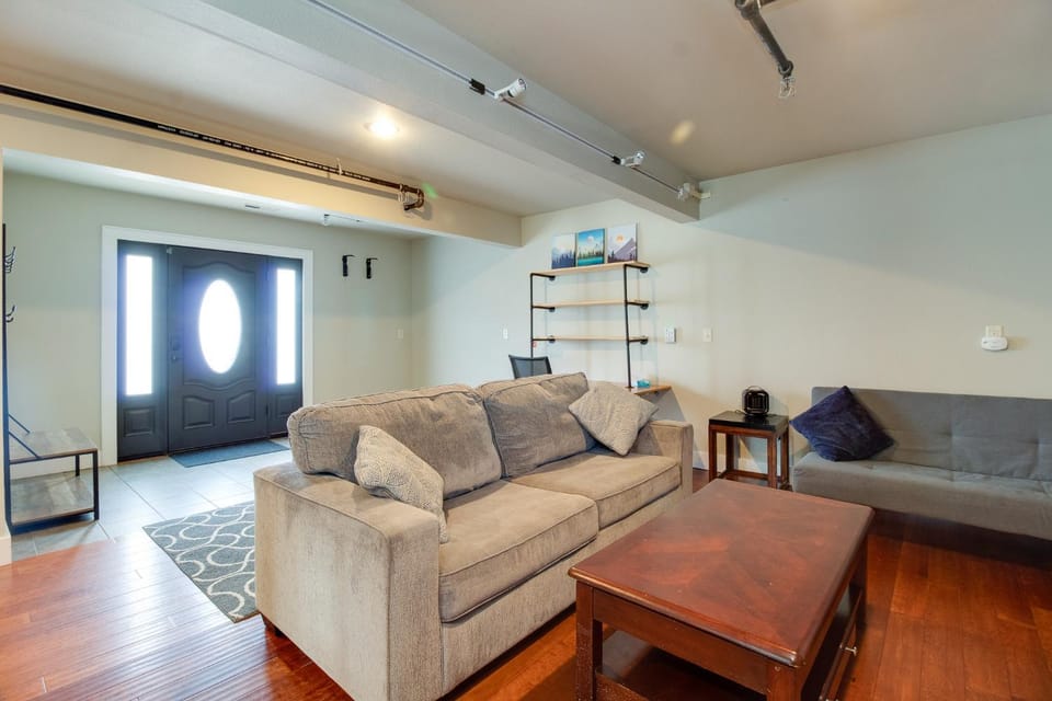 Sisters Retreat Upper Lower Apartment in Sisters