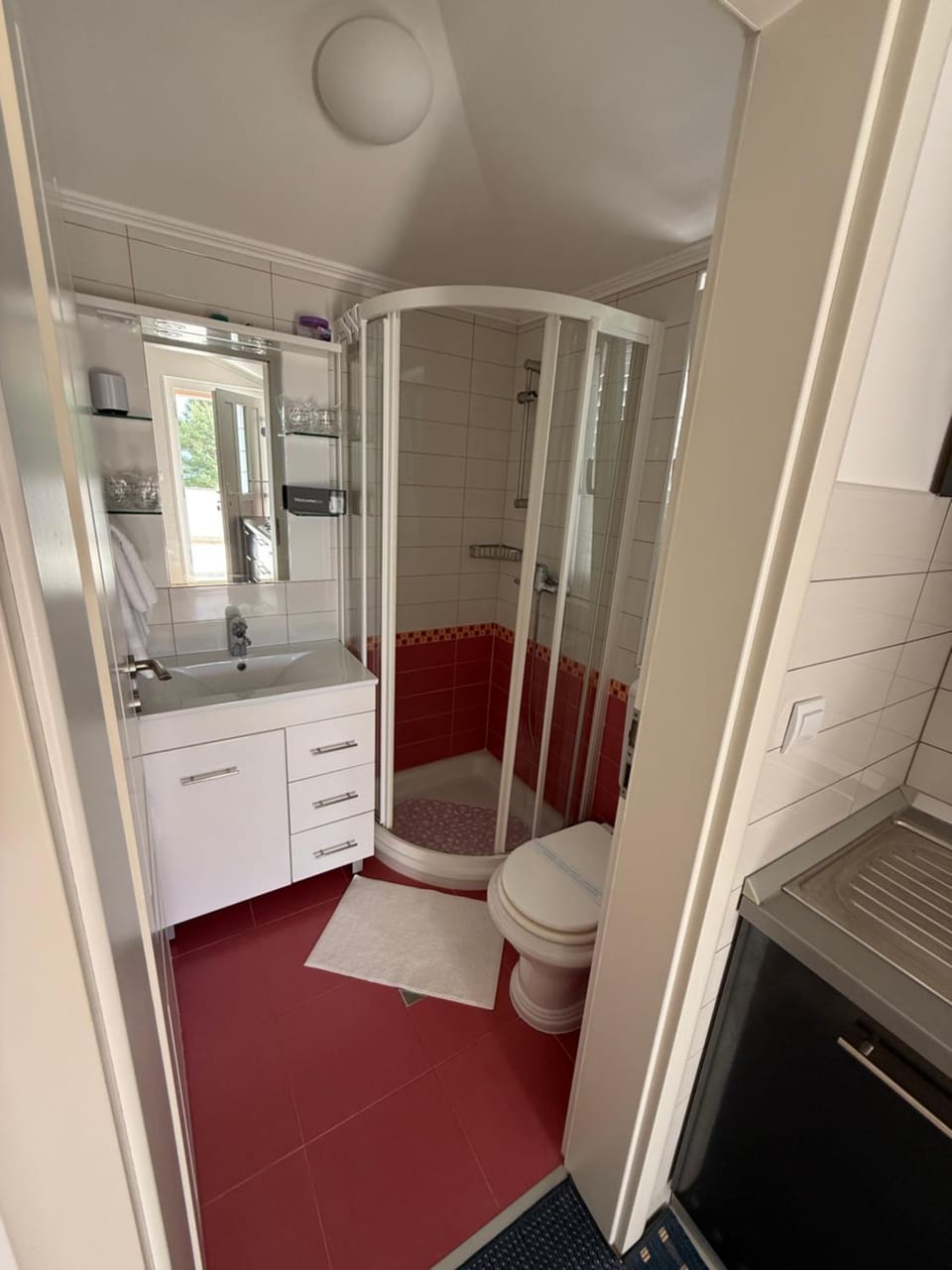 Shower, Toilet, Bathroom, towels