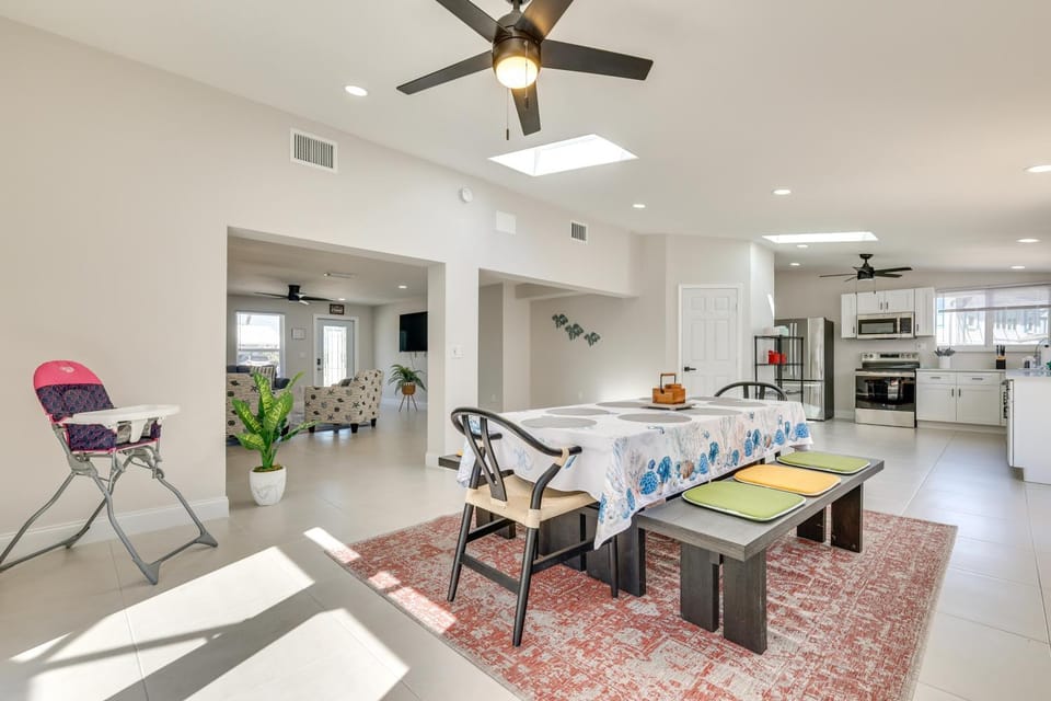 Walk to Fort Myers Beach: Family-Friendly Getaway! House in Estero Island