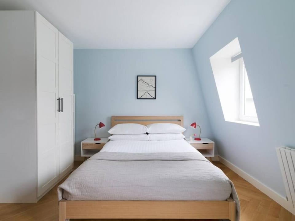 Hampstead Heath 2 bed Apartment in London Borough of Camden