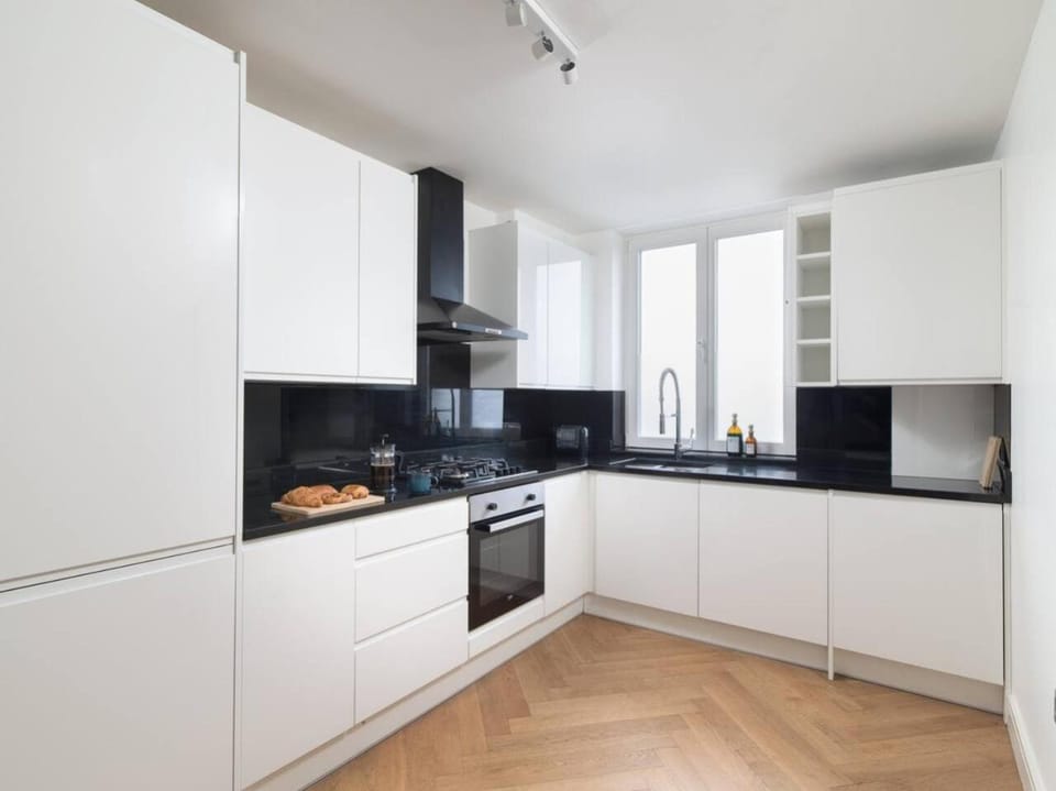 Hampstead Heath 2 bed Apartment in London Borough of Camden