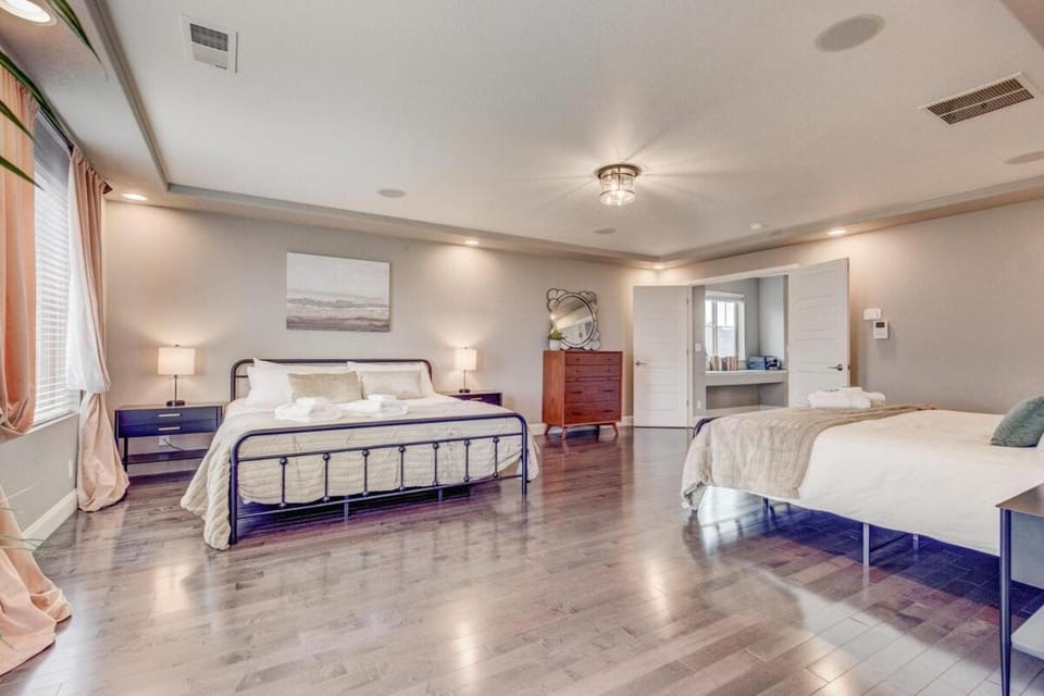 5400sqft 6BR 5BA Theater, Office, Game Room House in Aurora