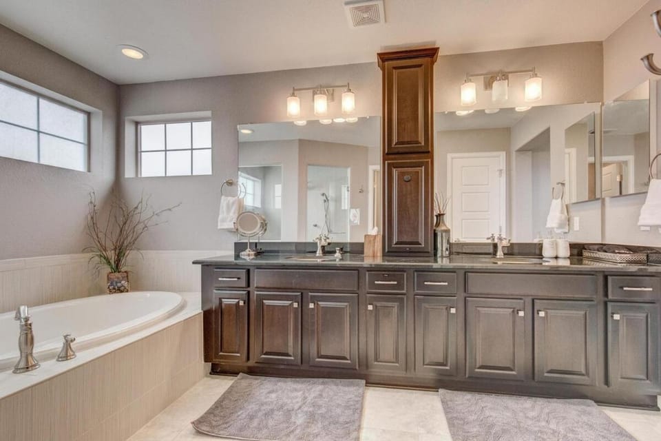 5400sqft 6BR 5BA Theater, Office, Game Room House in Aurora