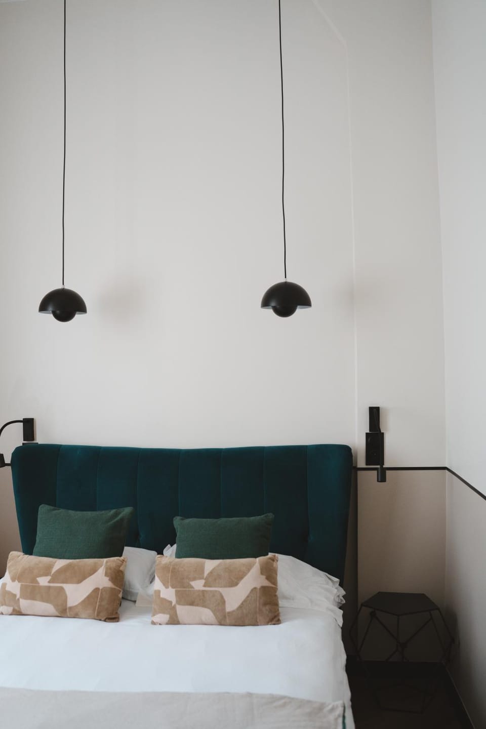 Bed, Photo of the whole room, Decorative detail, Bedroom