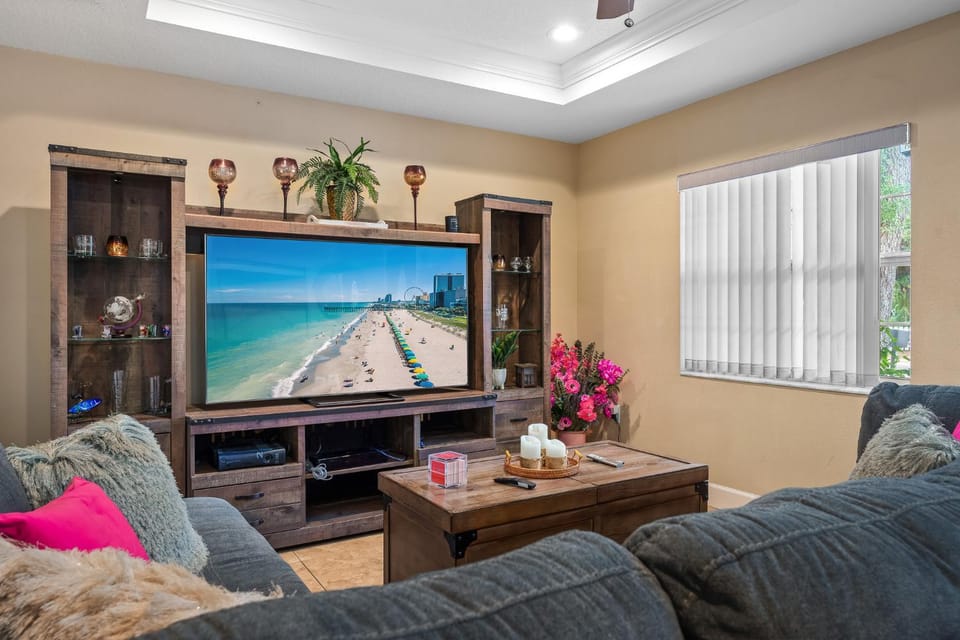 Communal lounge/ TV room, TV and multimedia, Living room, Seating area, Evening entertainment