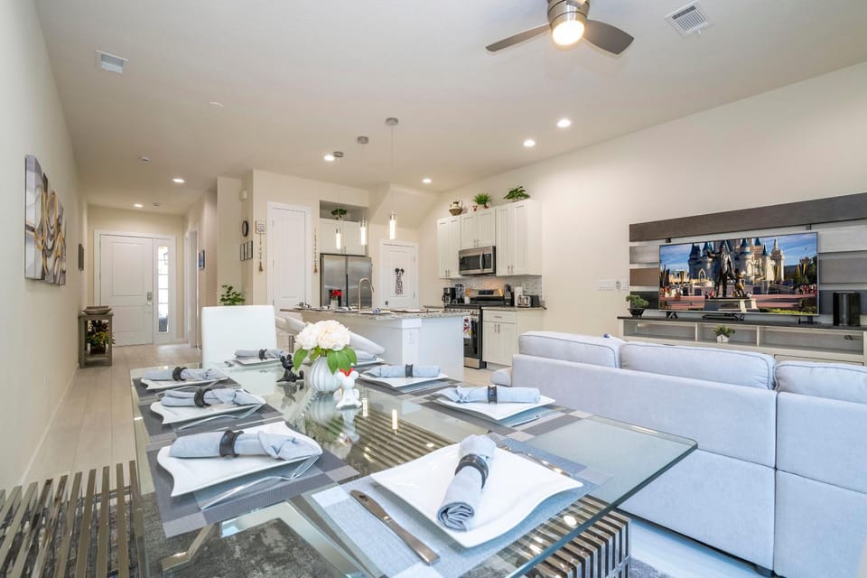 Kitchen or kitchenette, Living room, Dining area