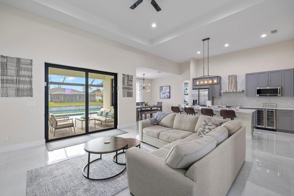 Family friendly, Sleeps 10! Electric saltwater pool & outdoor kitchen! Villa Lola - SWFL Rentals Villa in Cape Coral