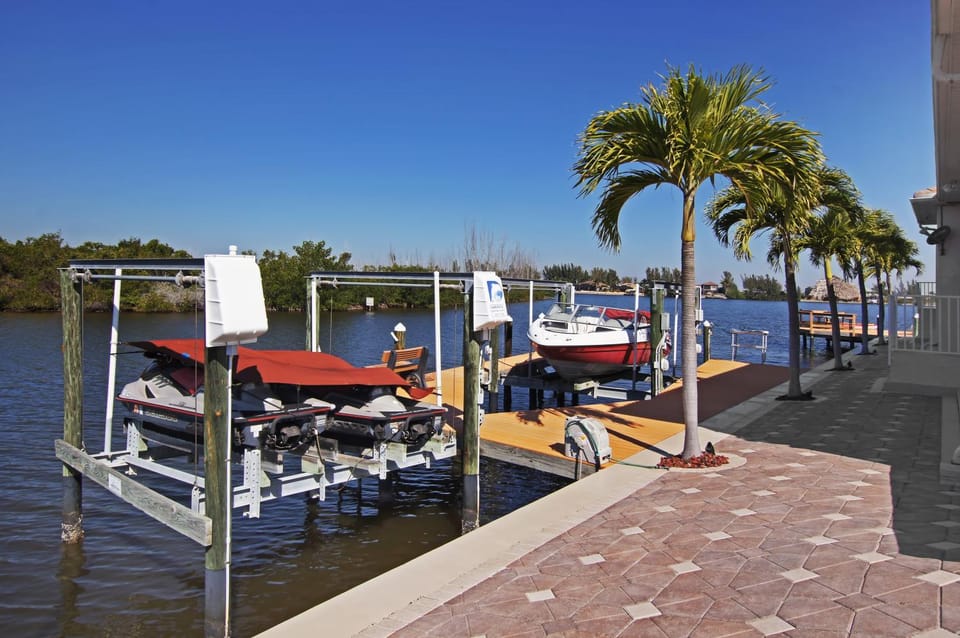 Gorgeous views w/hot tub, bikes & kayaks! Villa Laguna - SWFL Rentals Villa in Cape Coral