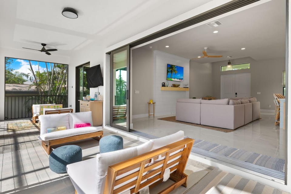 Pet friendly direct access villa w/bikes & kayaks! Sleeps 11! Villa Liberty Rose - SWFL Rentals Villa in Cape Coral