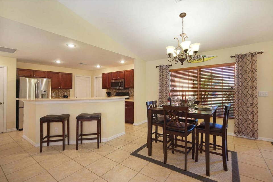 Budget friendly villa; Sleeps 8 w/saltwater pool! Villa Luisa - SWFL Rentals Villa in Cape Coral