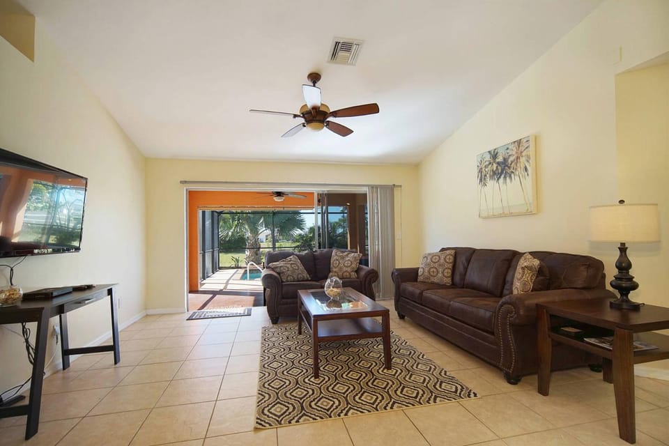 Budget friendly villa; Sleeps 8 w/saltwater pool! Villa Luisa - SWFL Rentals Villa in Cape Coral