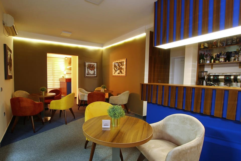 Communal lounge/ TV room