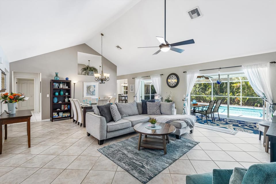 Modern family-friendly villa in great neighborhood w/electric heated pool! Villa Mimsey - SWFL Rentals Villa in Cape Coral