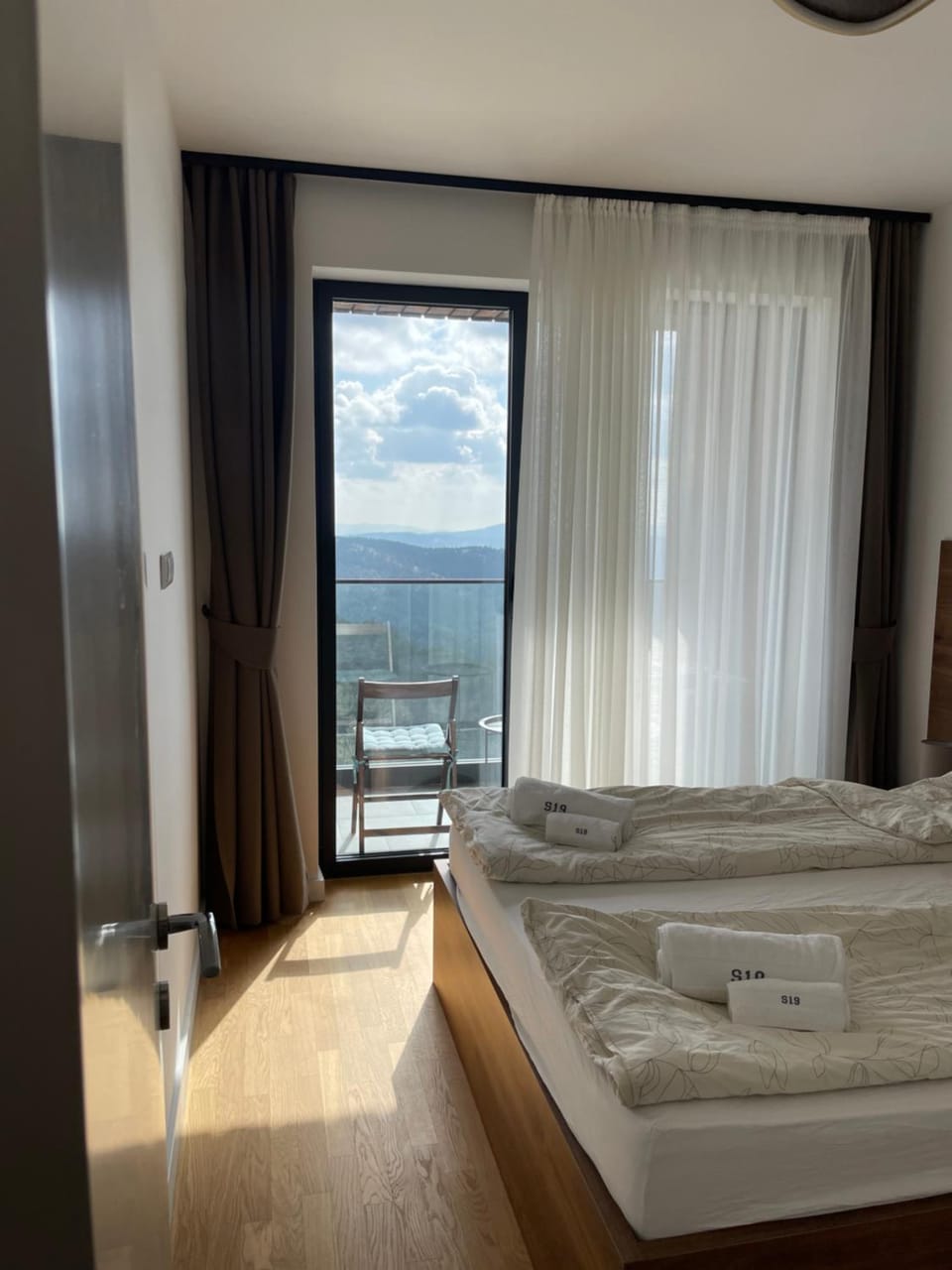 Bed, Bedroom, Mountain view