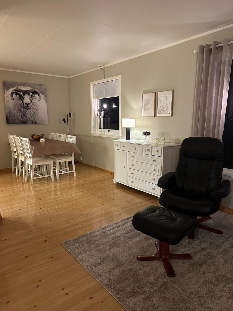 Living room, Dining area