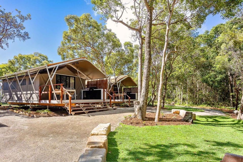 Property building, Natural landscape, Garden, Garden view