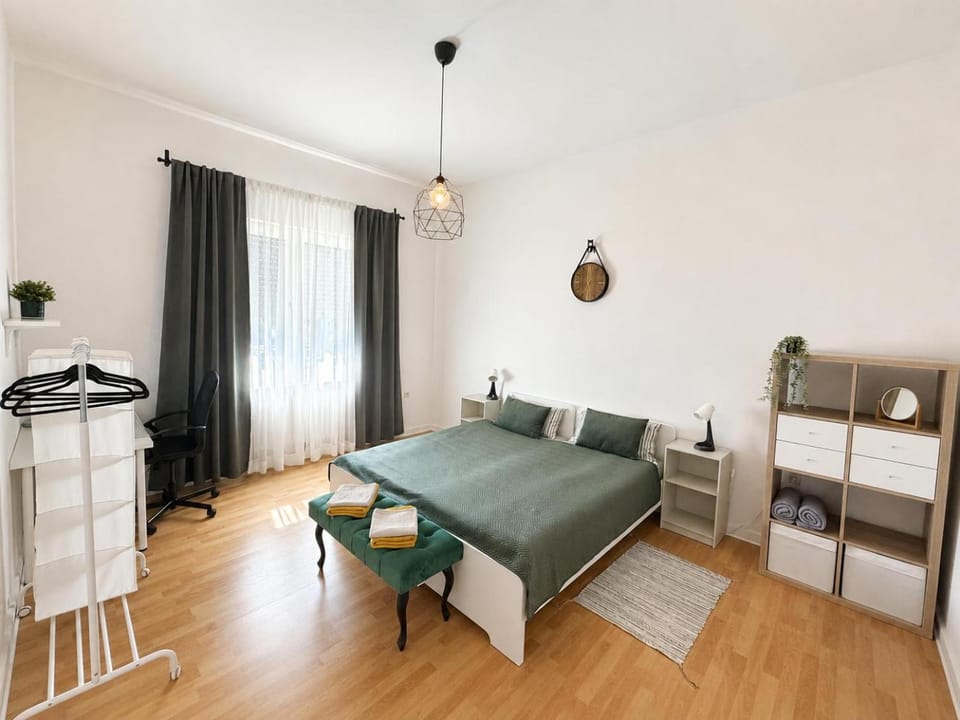 Bed, Photo of the whole room, Bedroom