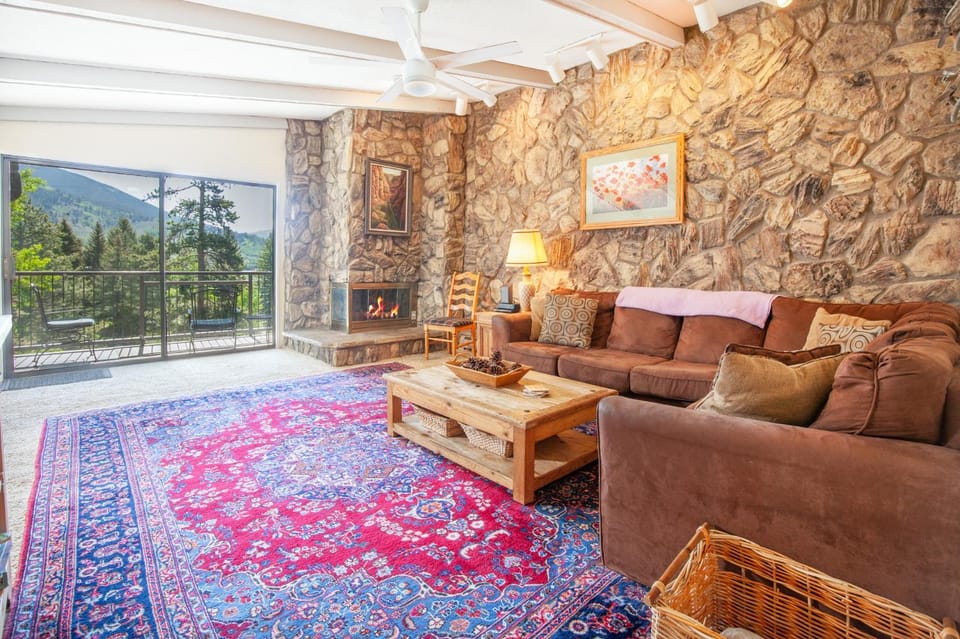 Pool and Hot Tubs, On Lake Dillon, Beautiful Views Apartment in Dillon