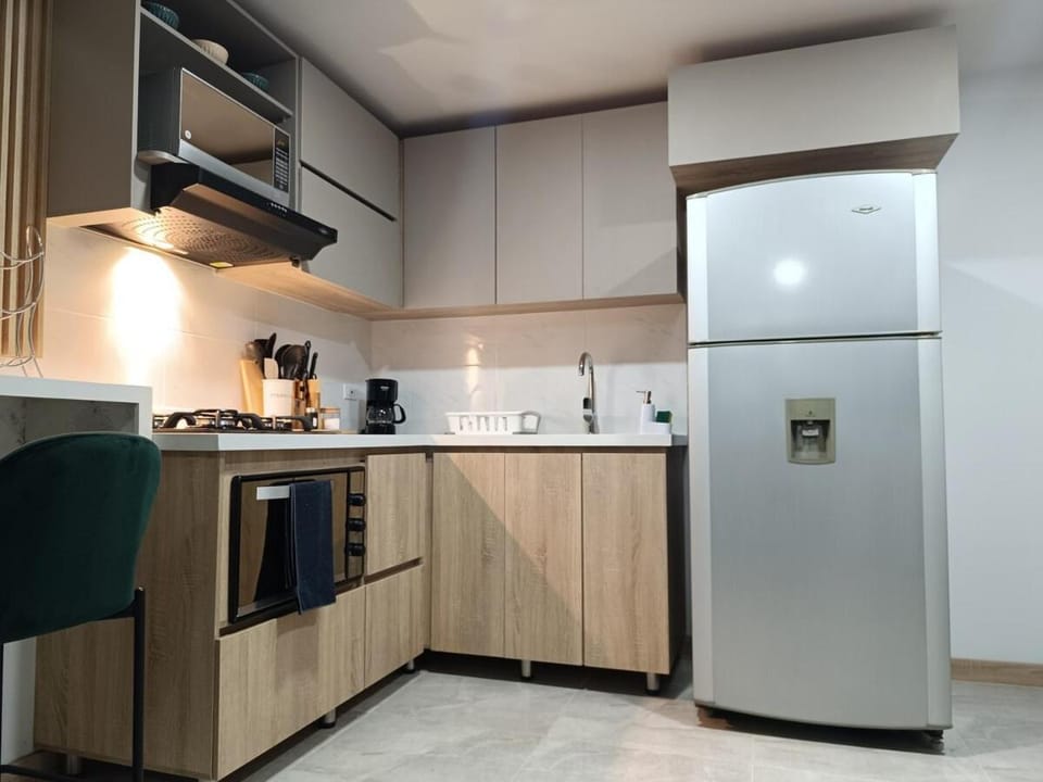 Coffee/tea facilities, Kitchen or kitchenette, oven, stove, toaster
