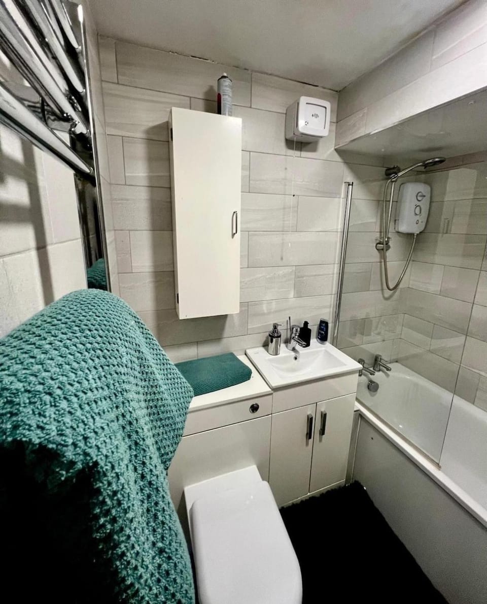 Bathroom, towels