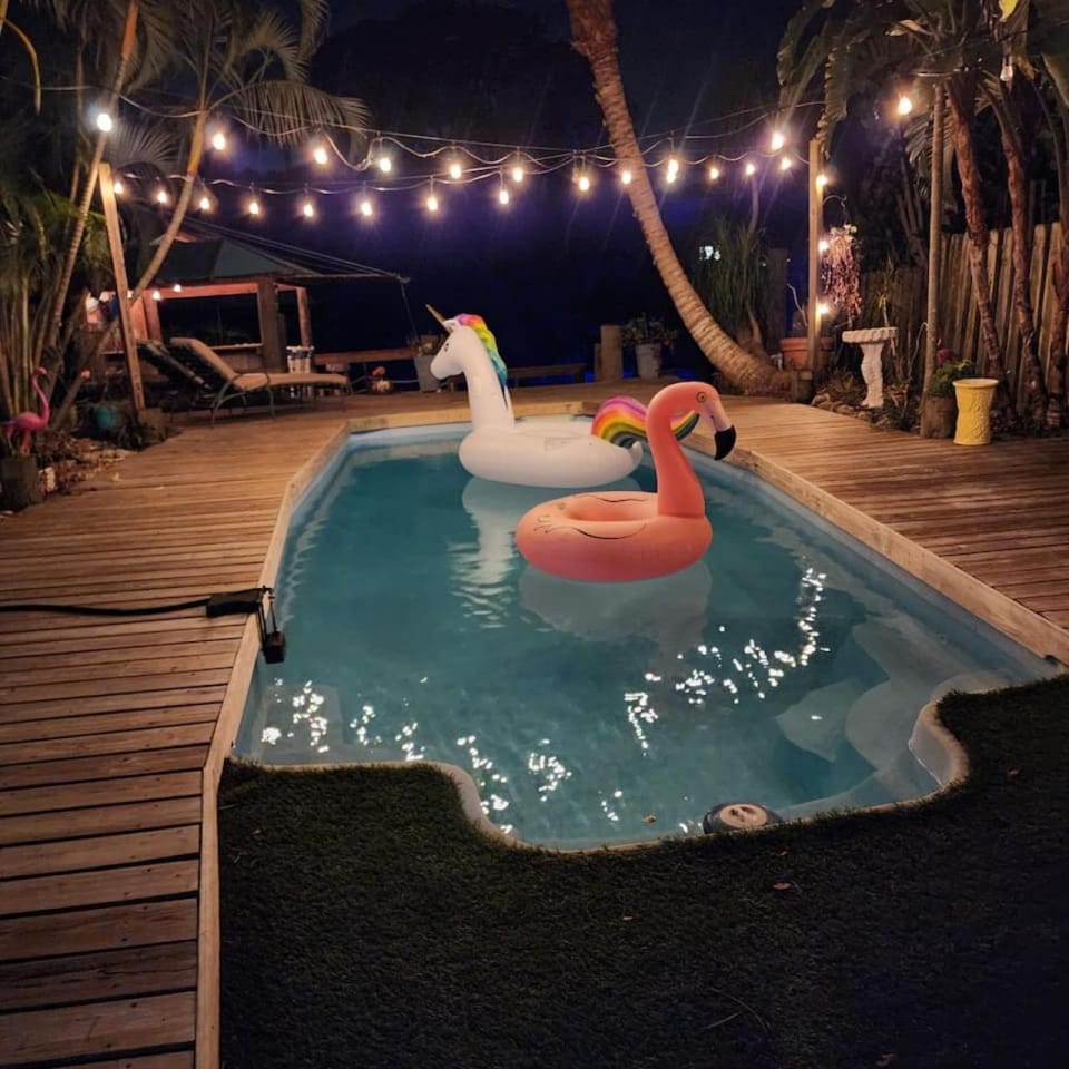 Heated pool w river views dock your boat Jet ski House in Stuart