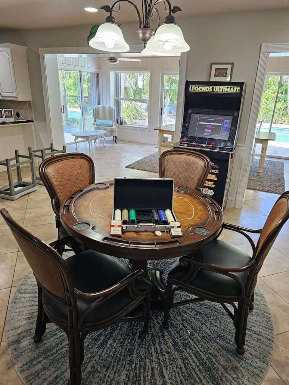 Thumb Point Oasis w Heated Pool walk to beach House in Fort Pierce