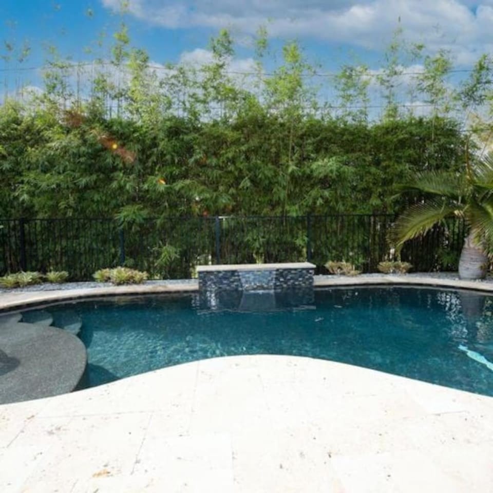 Blue Heaven in the Heart of Stuart Heat salt pool House in Stuart