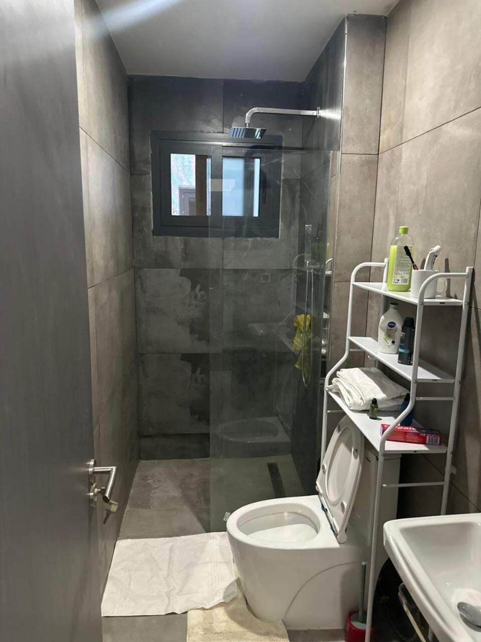 Shower, Toilet, Bathroom, towels