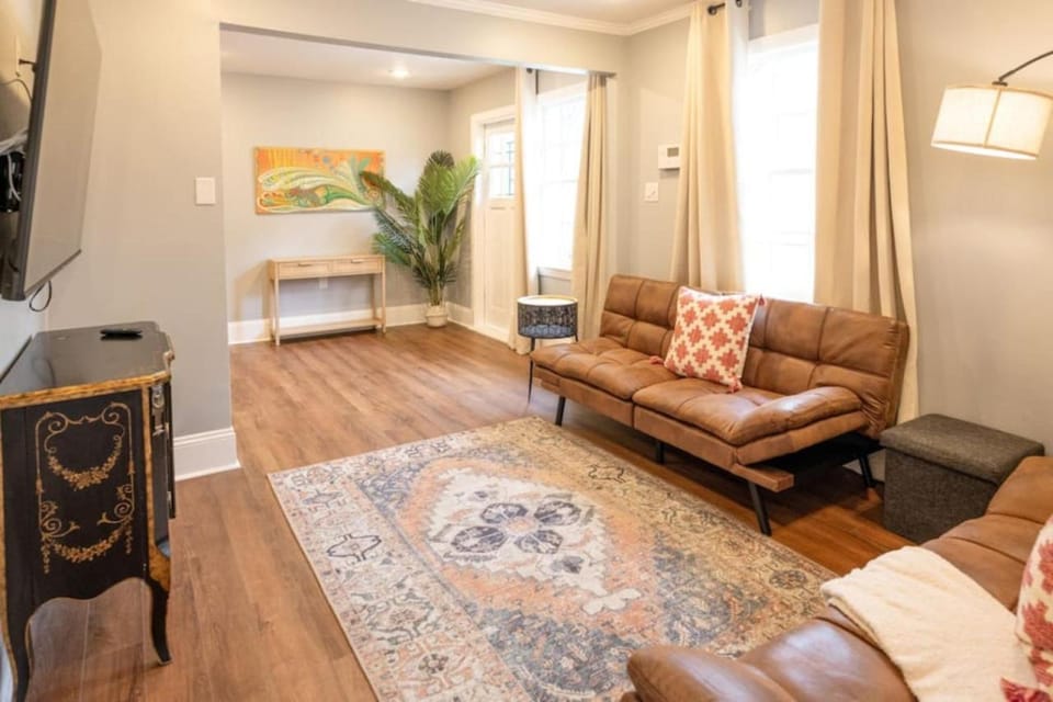 Communal lounge/ TV room, Living room, Seating area