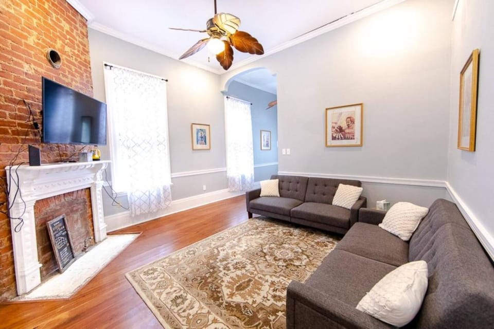 Communal lounge/ TV room, TV and multimedia, Living room, Seating area, Evening entertainment