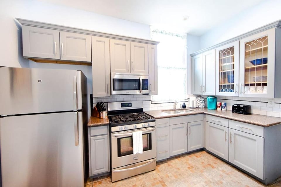 Kitchen or kitchenette, dishwasher, oven, stove