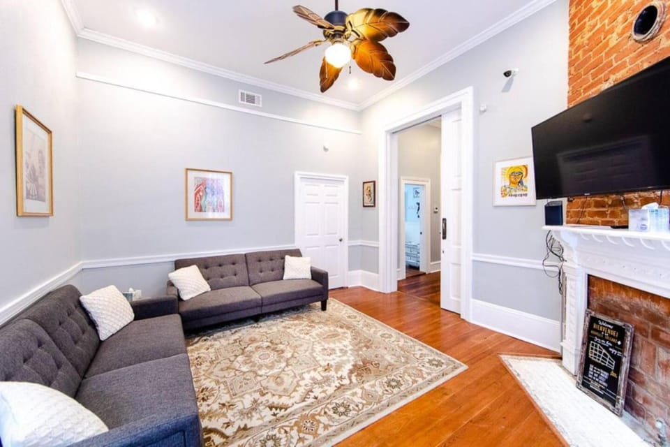 Communal lounge/ TV room, TV and multimedia, Living room, Seating area, Evening entertainment