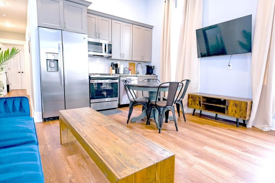 Governors Apartment - 2 bedroom - Steps to FQ Apartment in French Quarter