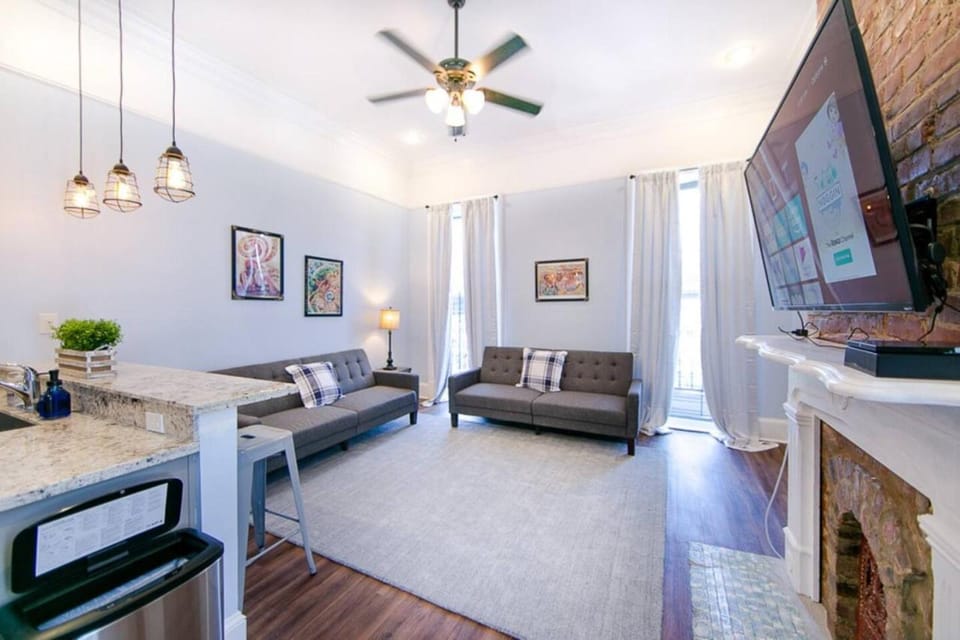 Communal lounge/ TV room, TV and multimedia, Living room, Seating area, Evening entertainment