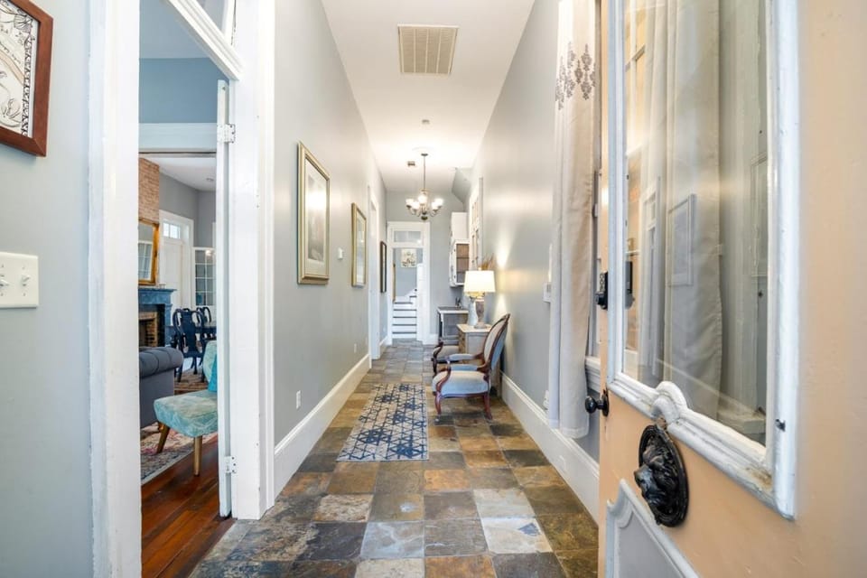 Governors Mansion 5 bedroom-3 bath House in New Orleans