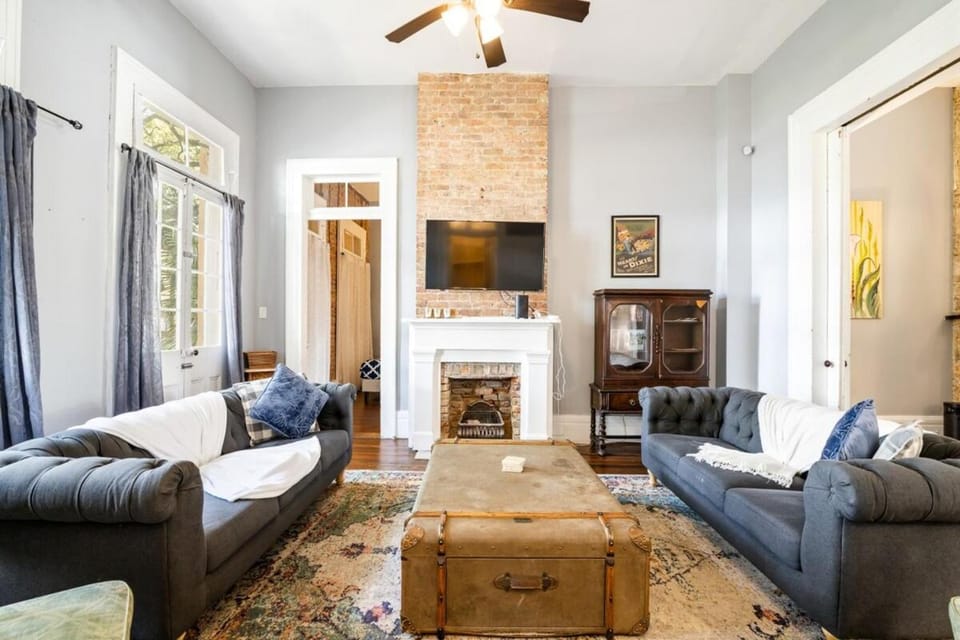 Governors Mansion 5 bedroom-3 bath House in New Orleans