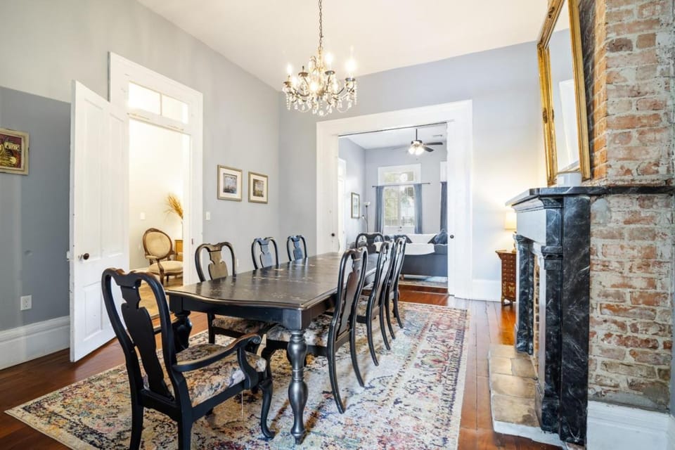 Governors Mansion 5 bedroom-3 bath House in New Orleans