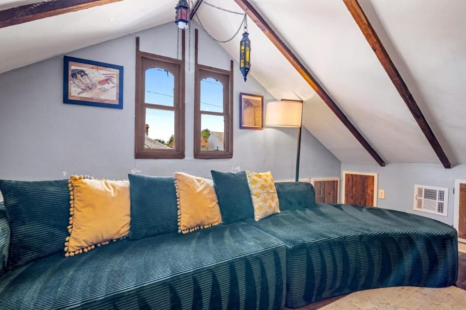Historic Treme Creole Cottage 3 bed-2 bath (C) Bed and Breakfast in French Quarter
